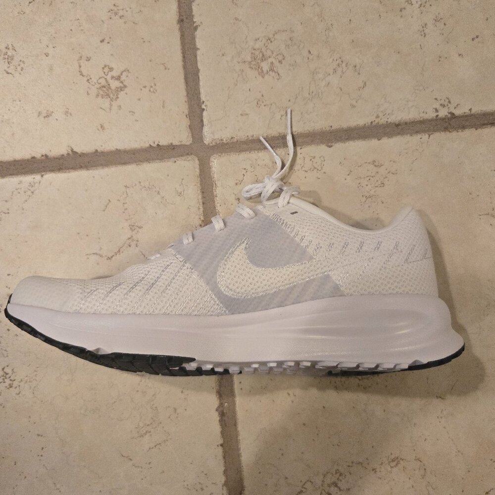Brand New Nike Run Defy HM9594-100 Men's White Size 9.5 Shoes - Picture 2 of 9